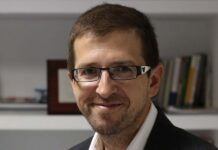 En las ruedas de prensa, ¿las invitaciones las establece el convocante?