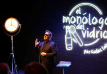 Monólogo del vidrio: abordar temas serios con un toque de humor