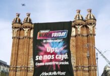 MediaMarkt llena de color el Arco del Triunfo de Barcelona