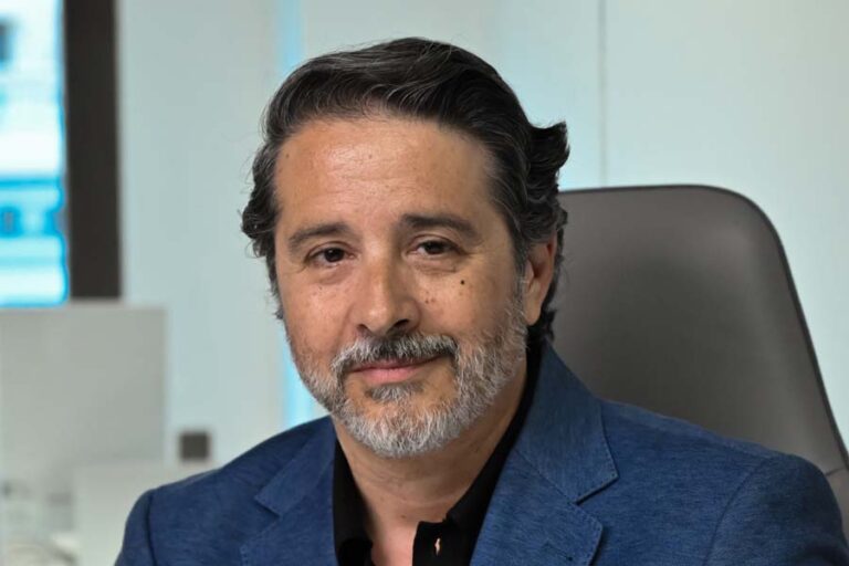 David Sandoval es Director Ejecutivo de Esencial Marketing