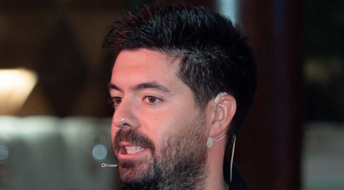 Álvaro Membrillera (PR mánager en Realme España): «La medición ya no se basa sólo en métricas tradicionales, sino en cómo aparecen las marcas en los entornos de IA»