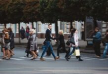 Los medios online crecen un 4% en 2025 pese a la caída del consumo informativo